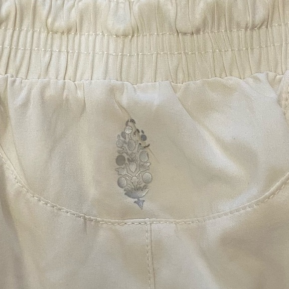 New! Free People FP Movement Ivory Side Ties Ruched Active Shorts 3097 - Picture 12 of 12
